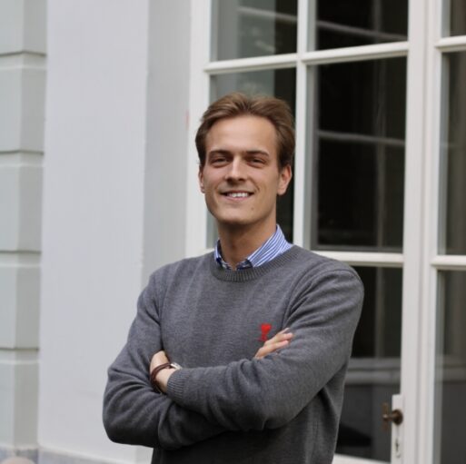 Sibrecht Debacker - Senior M&A Advisor at DCF.
